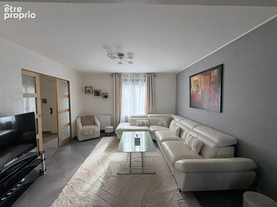 Maison familiale ,idéalement située en parfait état - photo 2