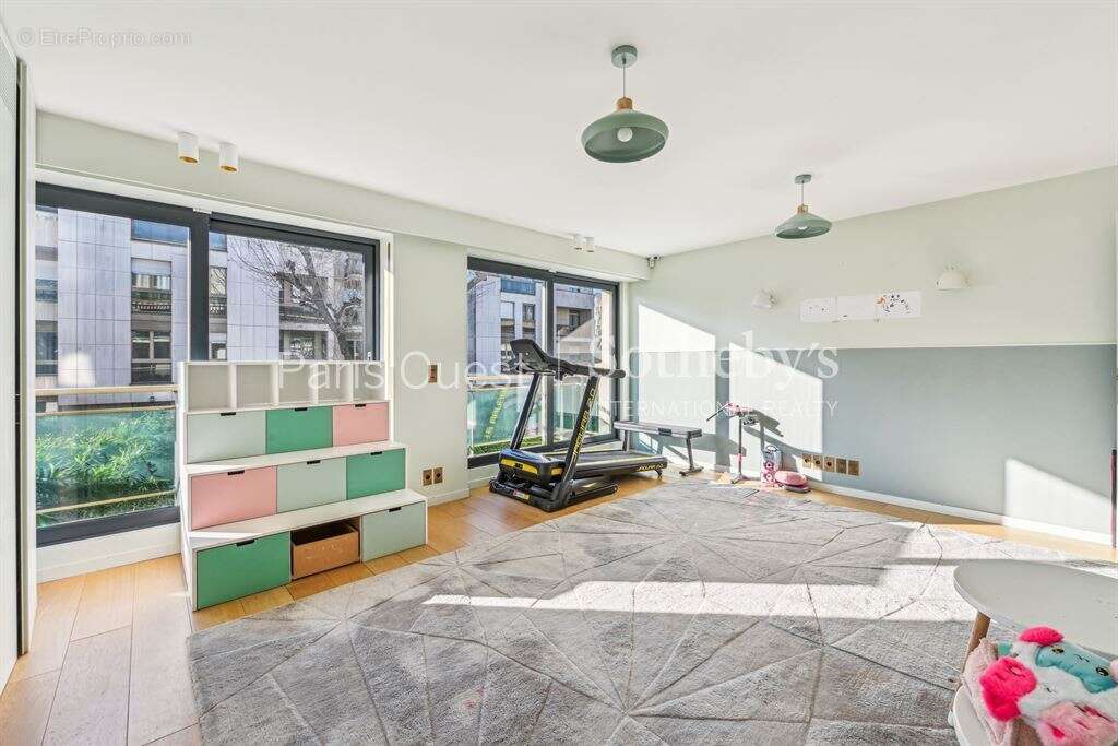 Appartement à NEUILLY-SUR-SEINE