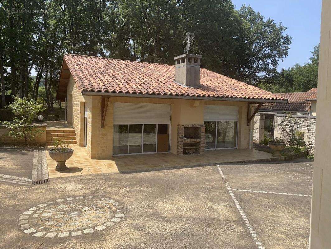 Maison à TERRASSON-LAVILLEDIEU