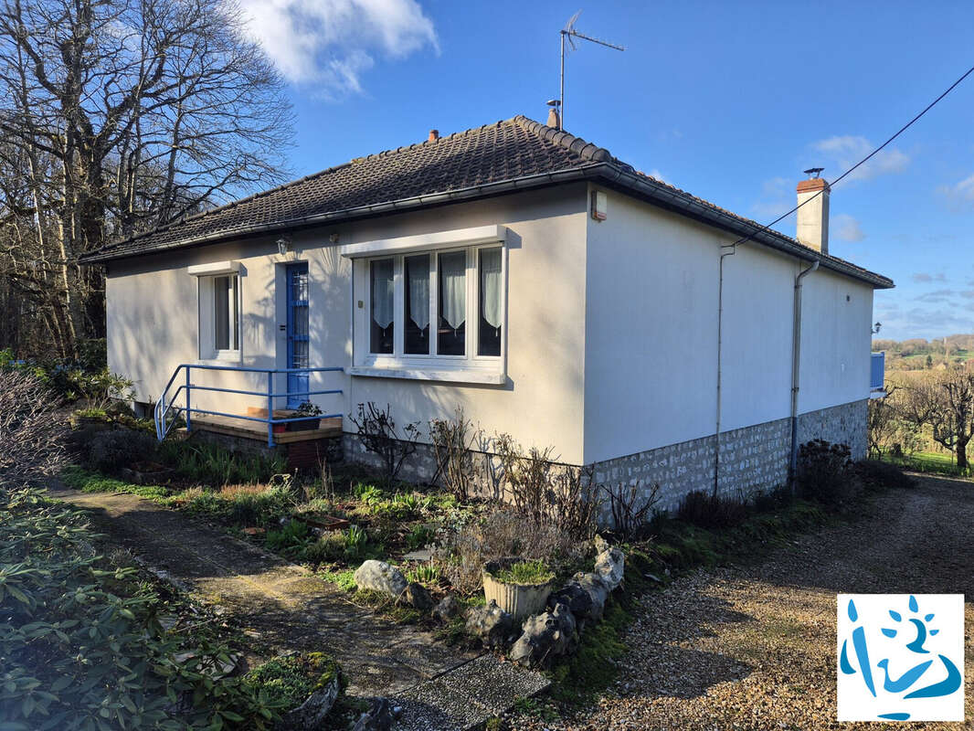 Maison à LA CHAPELLE-MONTLIGEON