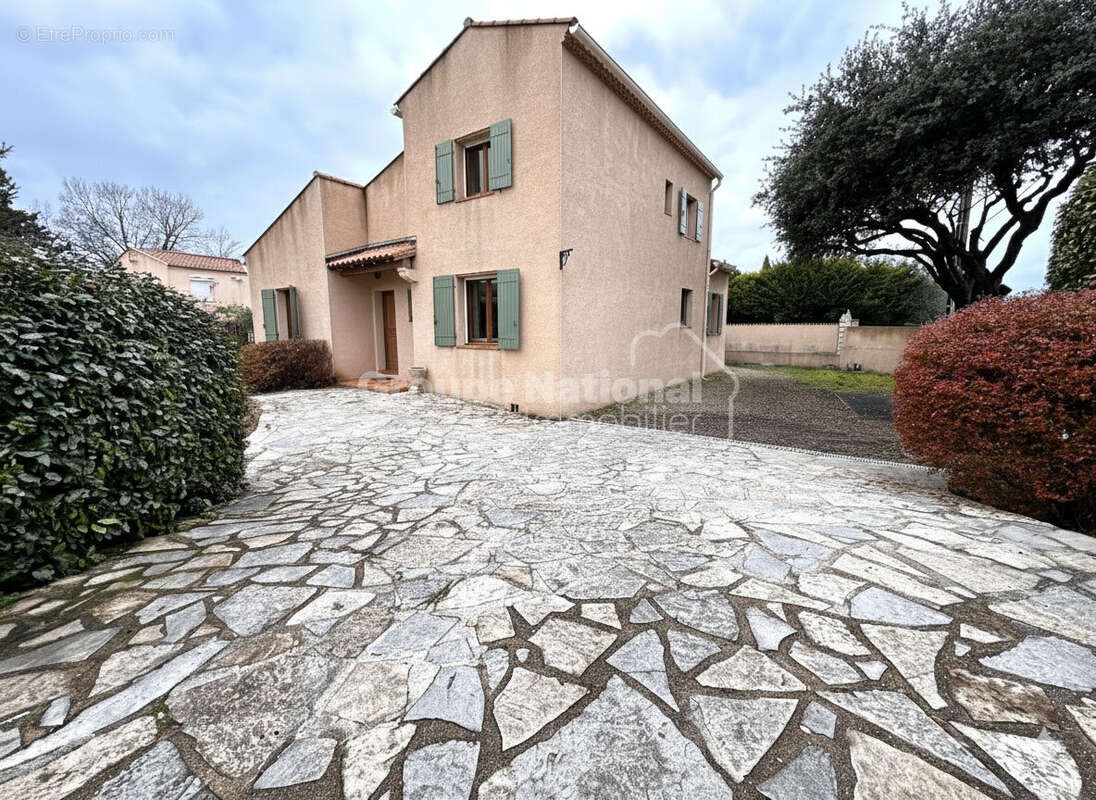 Maison à VILLEVIEILLE