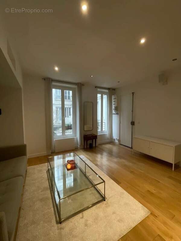 Appartement à PARIS-18E
