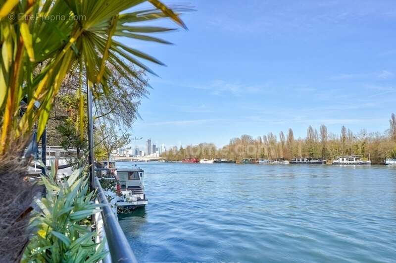 Autre à SURESNES