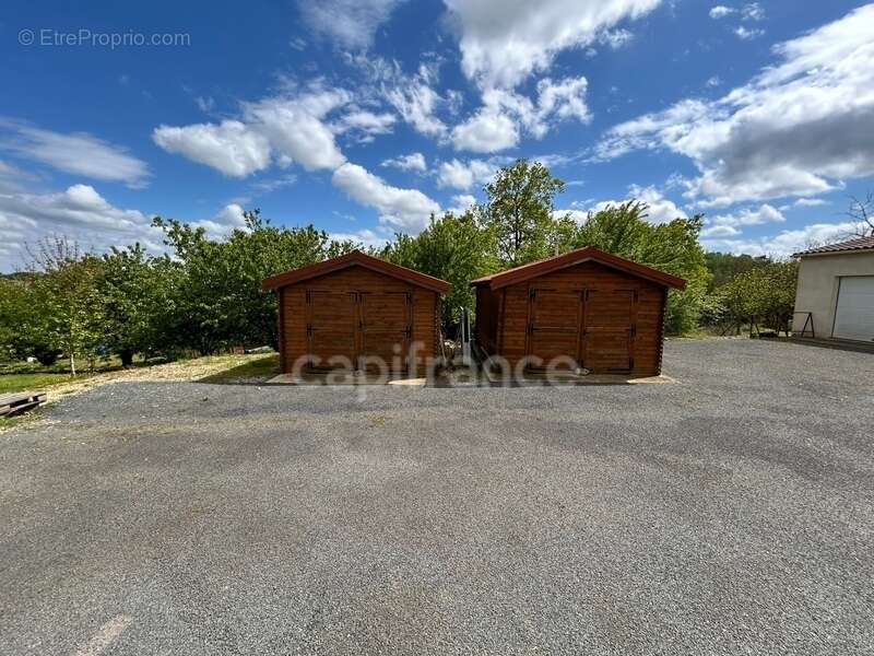Dpt Dordogne (24), à vendre COULAURES maison P11 de 390 m² - Terrain de 4 828,00 m² - Plain pied - photo 26
