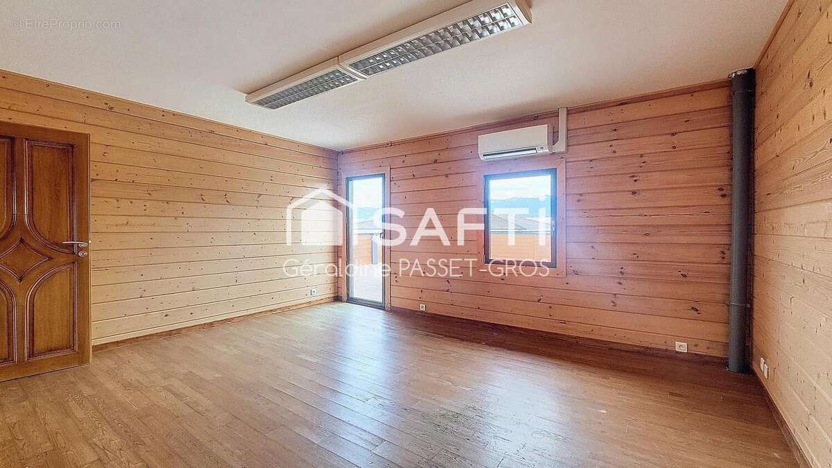 Photo 8 - Commerce à MONTELIER