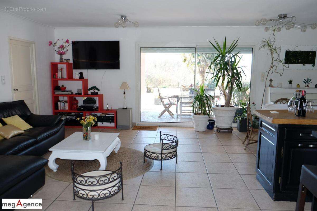 Maison à SAINT-GERMAIN-LES-VERGNES