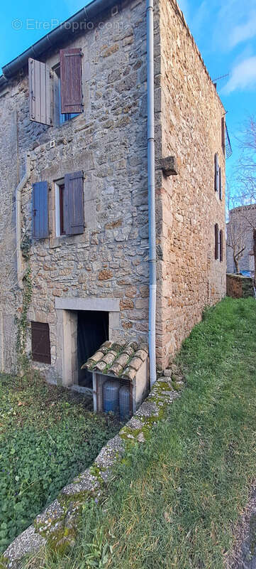 Maison à SAINT-ETIENNE-DE-GOURGAS