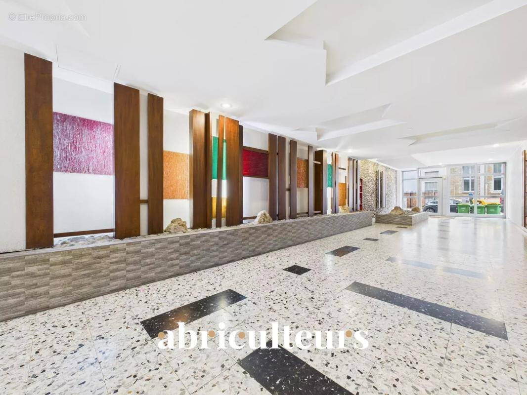 Commerce à PARIS-20E