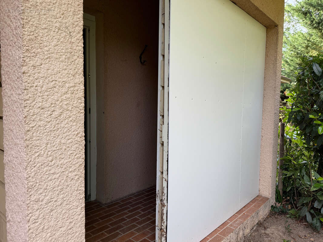 Auv 1222 : Maison de 1979, Pionsat à distance de marche, quartier arboré - photo 28