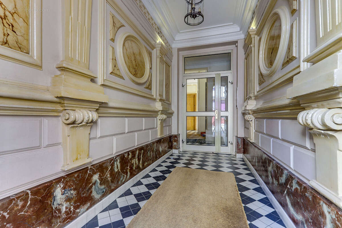 Appartement à PARIS-14E