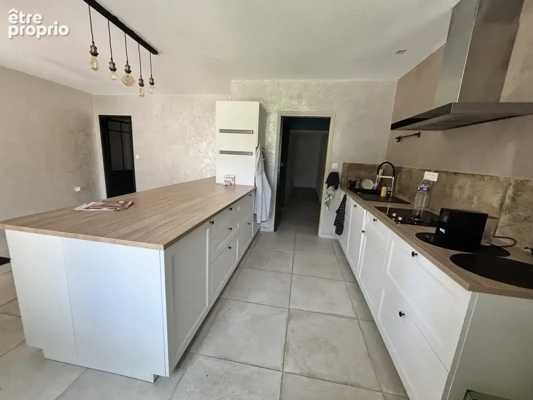 Charmante Maison Familiale avec Piscine et Maison d'Amis sur un Vaste Terrain - photo 6