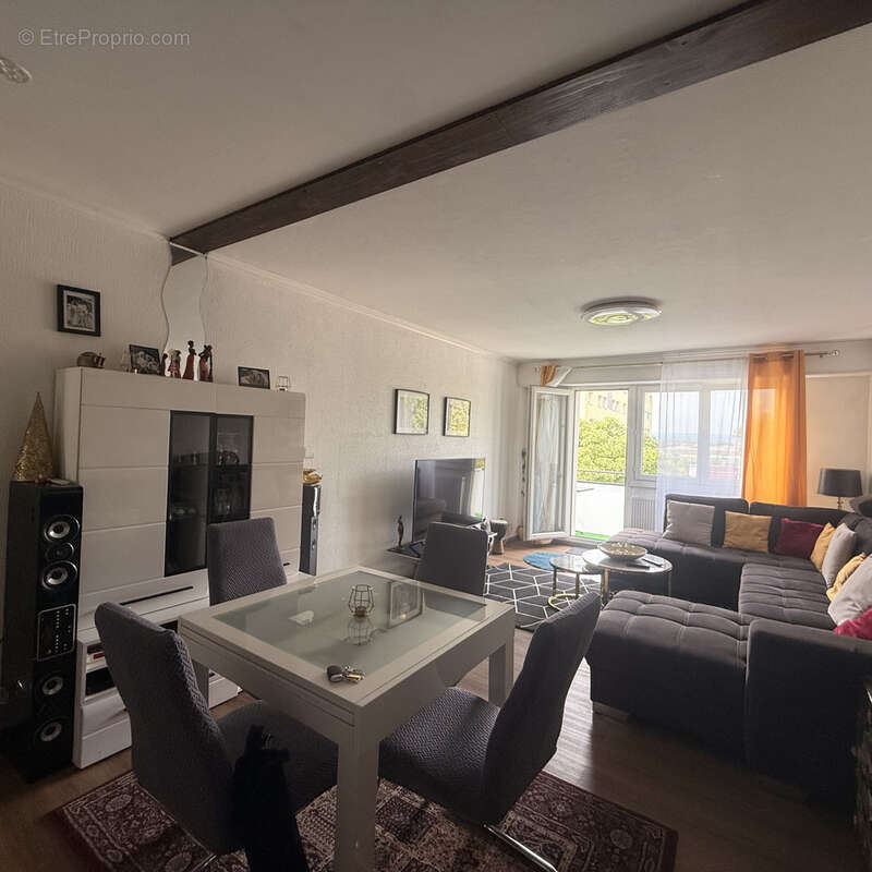 À vendre   F3 au dernier étage avec deux balcons   Saint-Louis, secteur central - photo 2