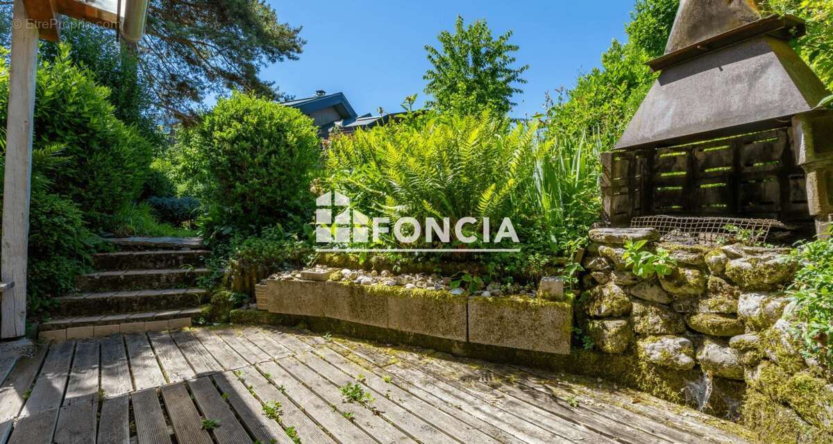 Propriété ensemble de 2 maisons  dont une annexe indépendante Chalet LAMBERSENS  -à moins de 10 mn du Lac d'Annecy 11 Pièces •   - photo 18