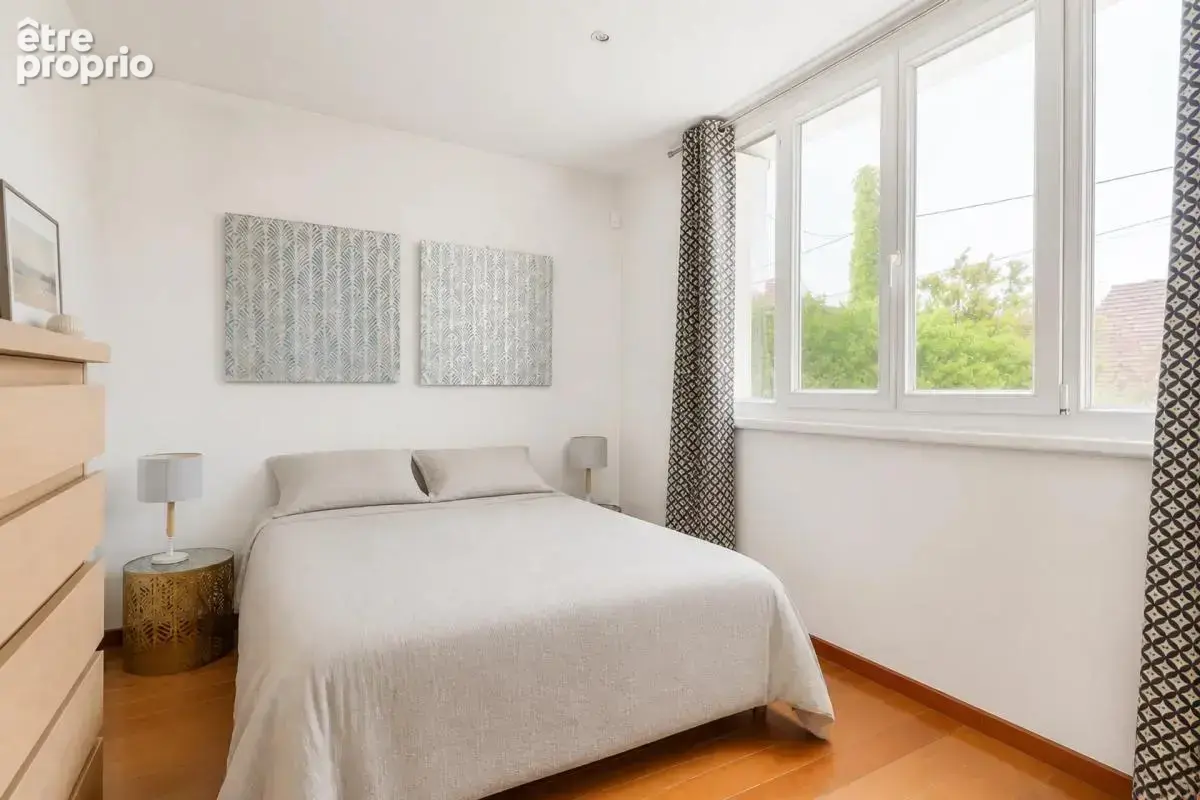 Maison 7 pièces 127 m² à Gagny avec piscine, jardin et parkings - photo 6
