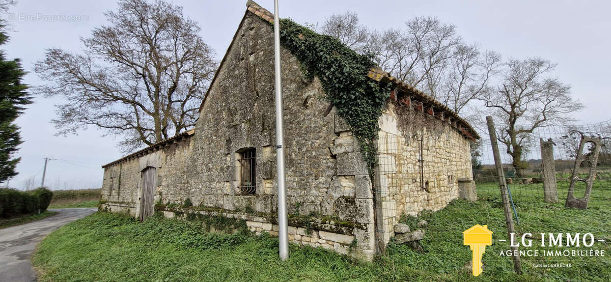 Autre à CHENAC-SAINT-SEURIN-D'UZET