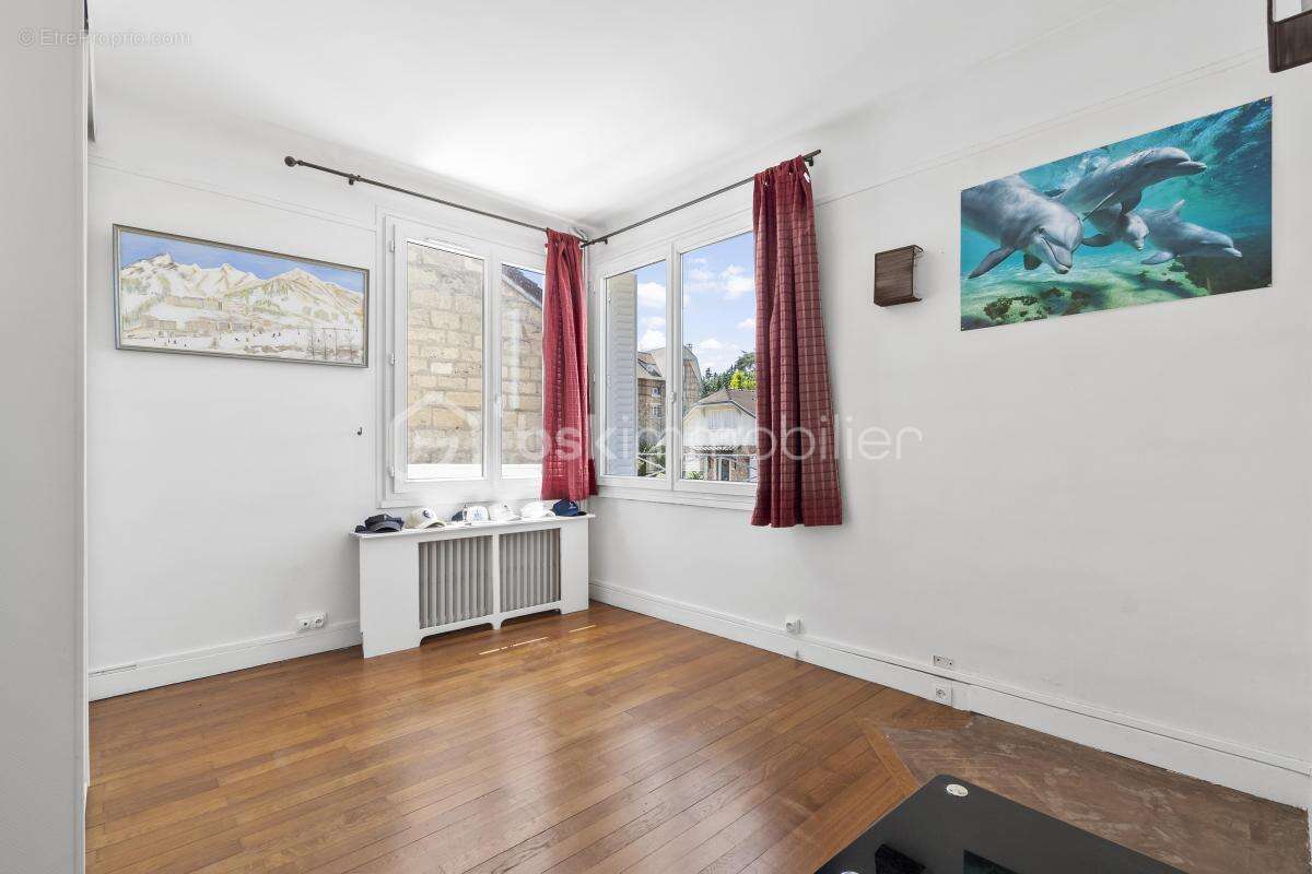 Maison à MARNES-LA-COQUETTE