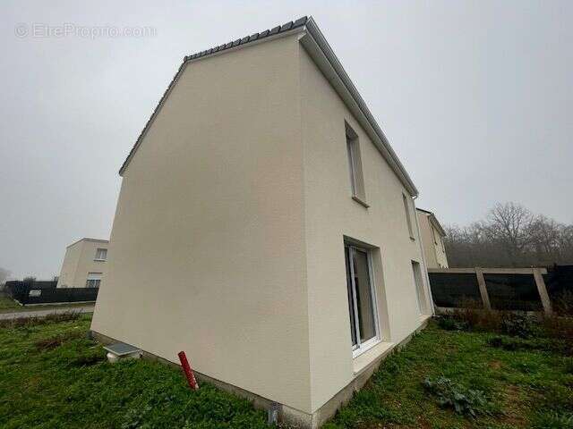 Maison à ANGERVILLE-LA-CAMPAGNE