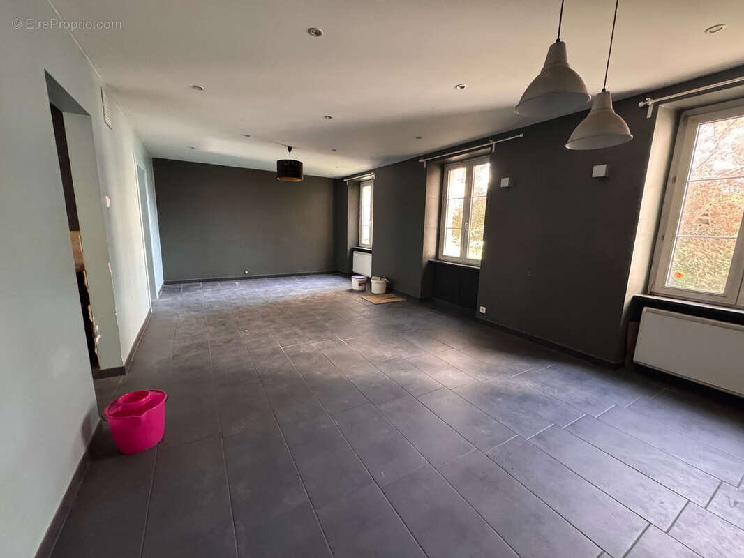 Maison individuelle de 121,22 m2 à rénover   Fort potentiel - photo 2