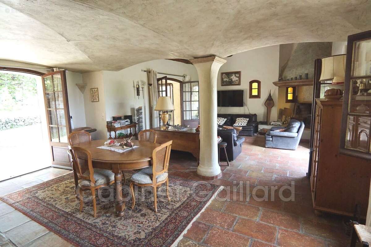 Maison à PEYMEINADE