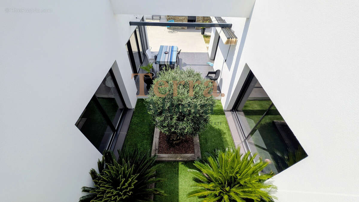 Maison à LAROQUE-DES-ALBERES