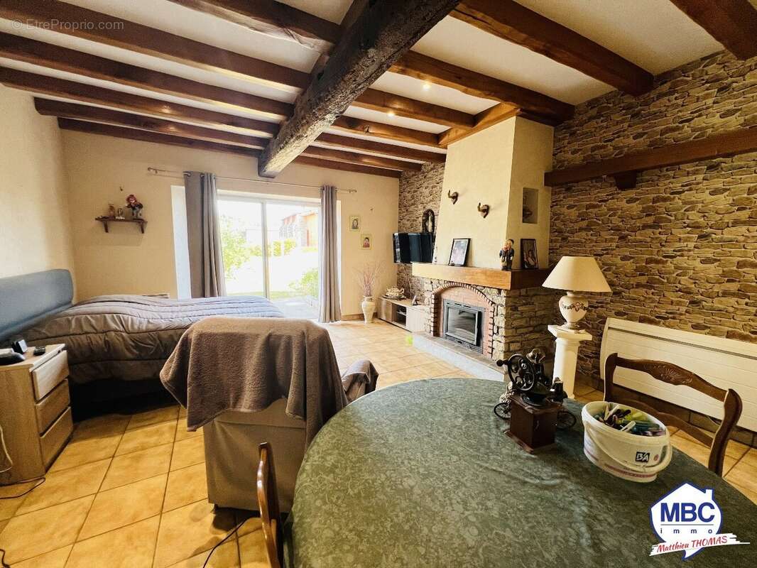 Maison en pierre - 117 m² Le Fuilet - photo 6