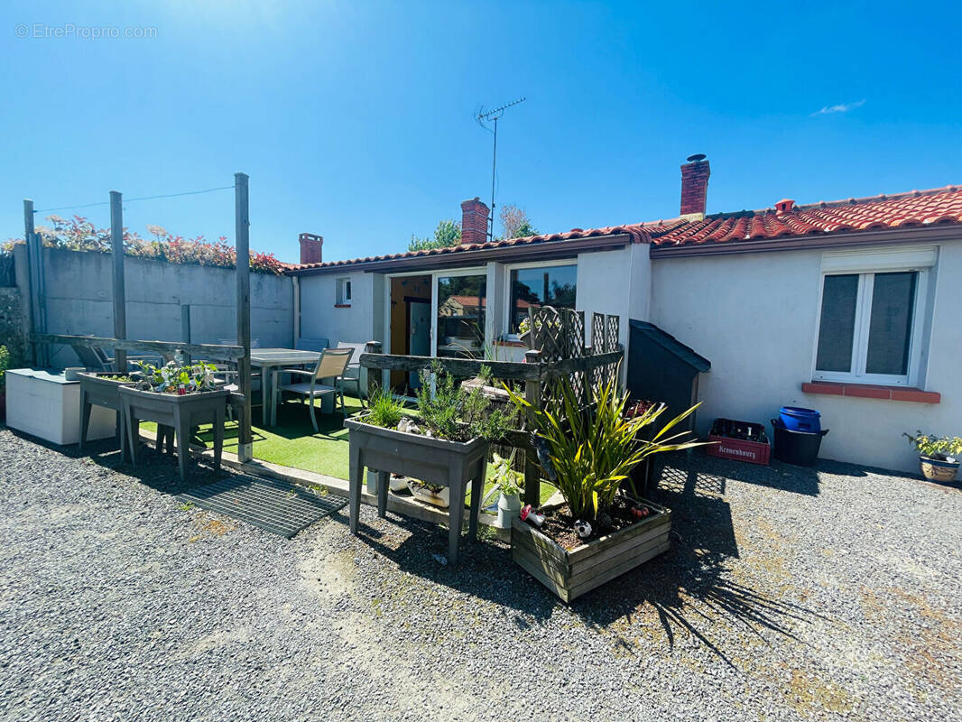 Maison à SAINT-MAIXENT-SUR-VIE