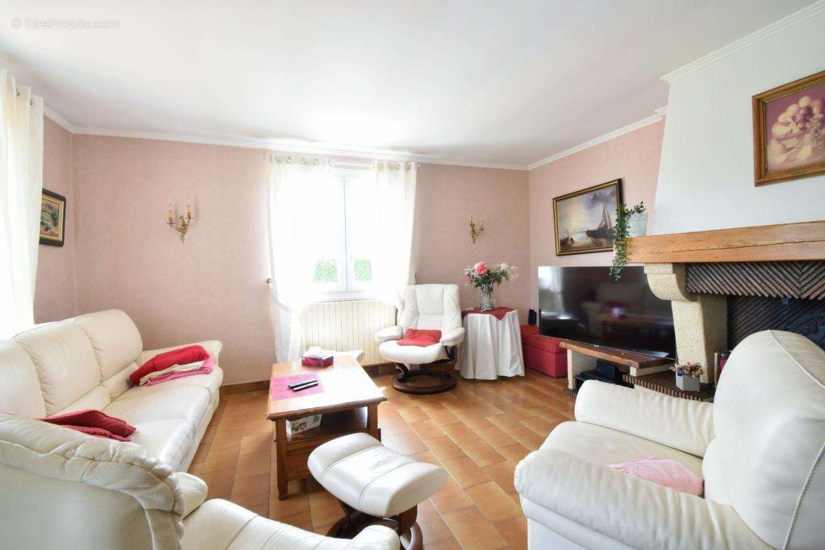 *** exclusivite *** maison familiale avec piscine jardin et double garage  *** st-georges-sur-allier 63800 *** - photo 5