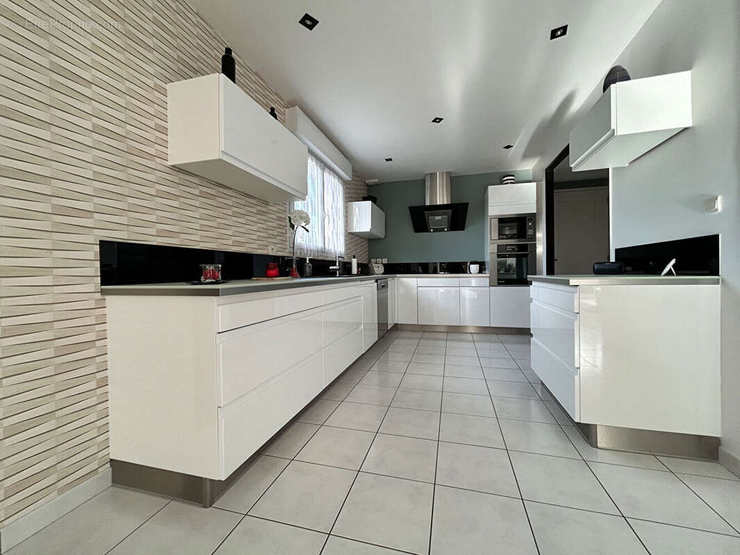 Maison à SAINT-PAVACE