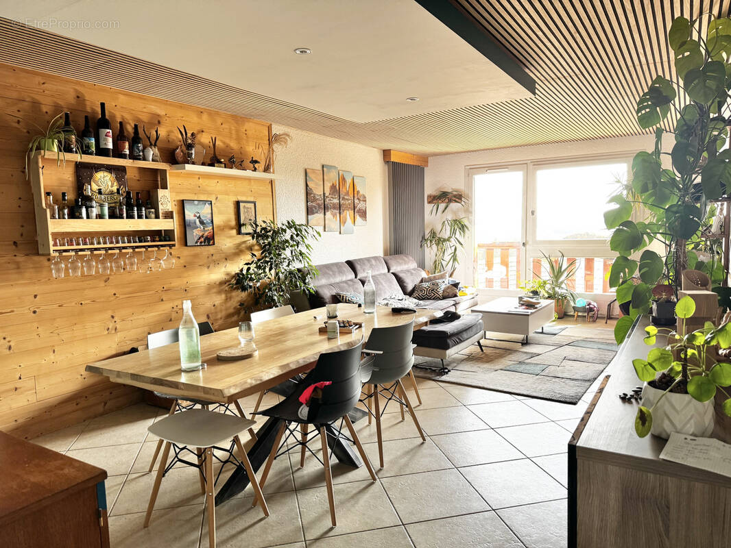 Appartement à THEZILLIEU