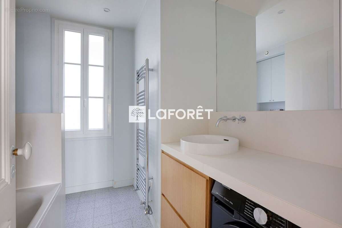 Appartement à PARIS-14E