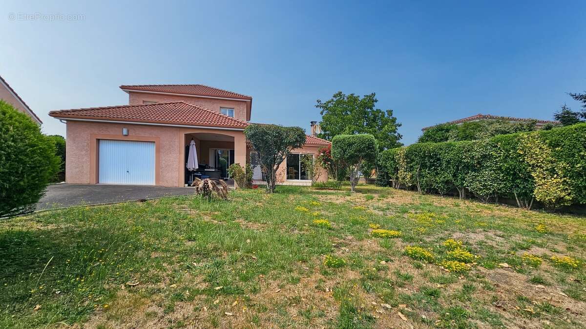 Maison à vendre 5 pièces, 4 chambres avec jardin et garage à LALOUBERE (65) - photo 2