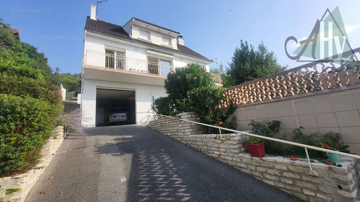 Maison à MONTEREAU-FAULT-YONNE