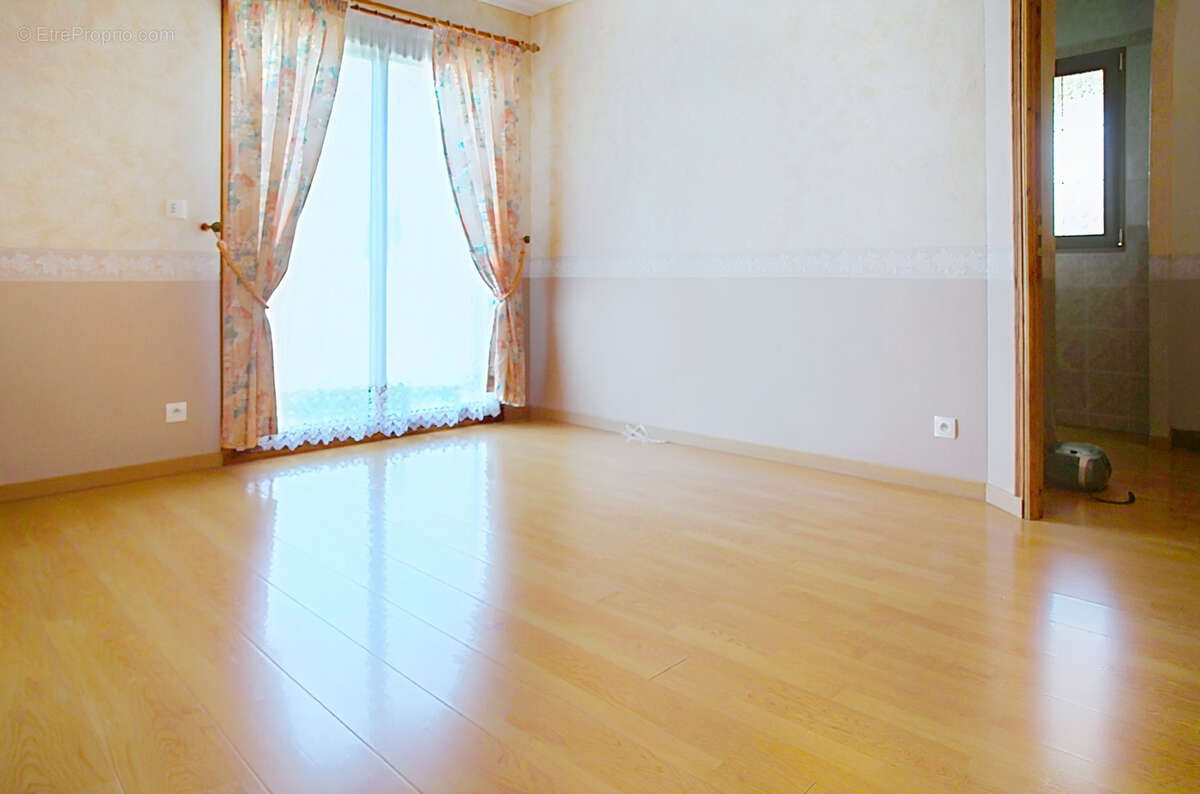 Maison à MANTES-LA-JOLIE