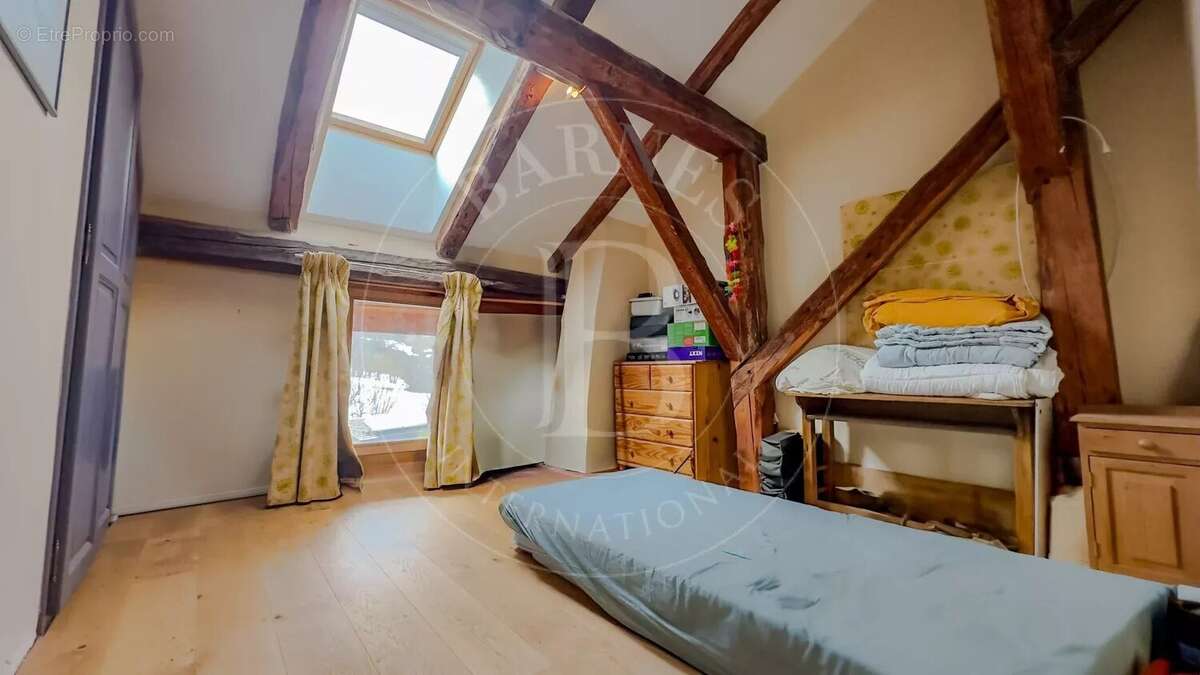 Maison à LES ALLUES