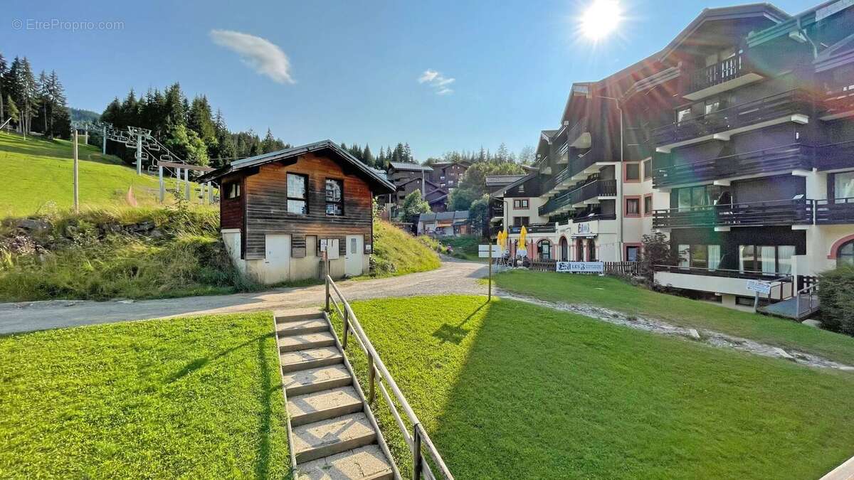 Appartement à MORILLON