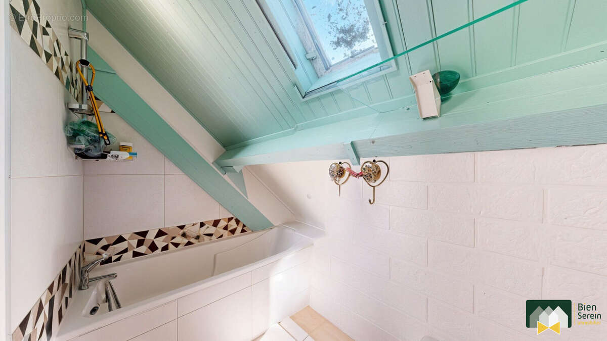 SALLE DE BAINS (à terminer) - Maison à FRIAIZE