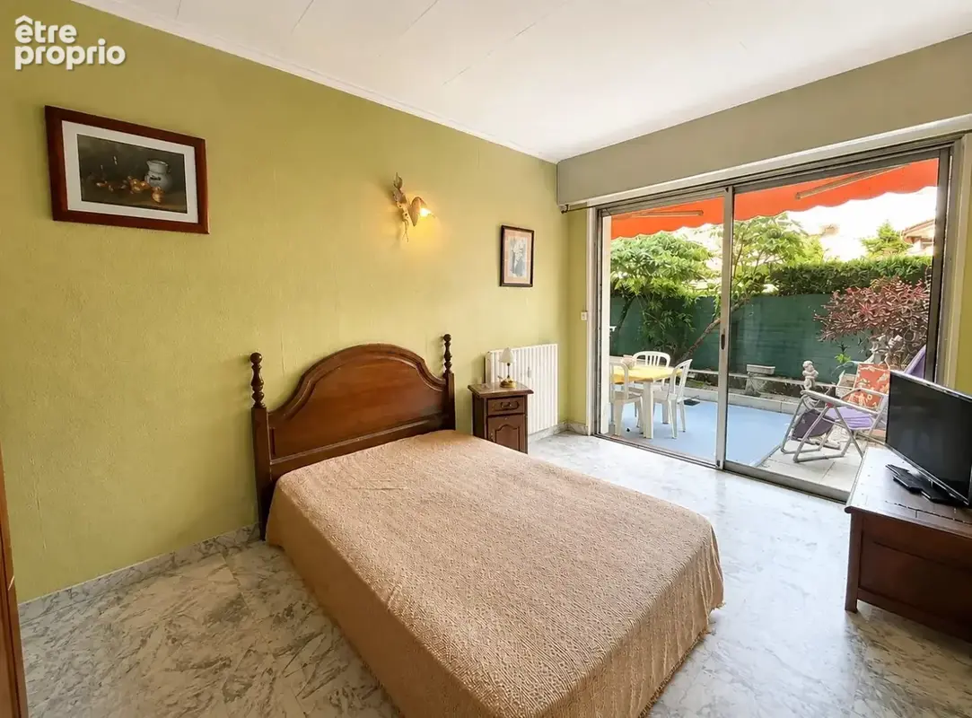 3 pièces de 70 m² en rez de jardin - traversant- Cave - À 2 minutes des plages à pied. - photo 7