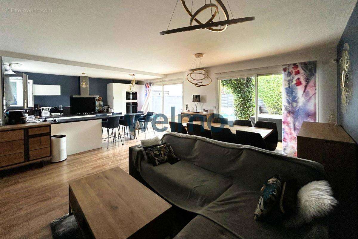 Maison à CHARBONNIERES-LES-BAINS