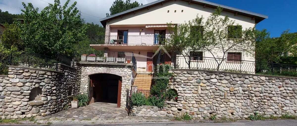 Maison traditionnelle avec terrain et garage - photo 15