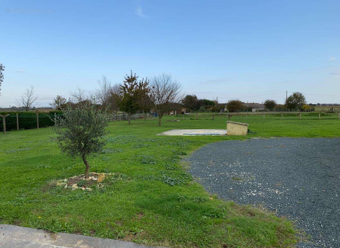 Maison à 5 minutes de GEMOZAC 5 pièces 118 m2  de plain pied avec grand garage - photo 16