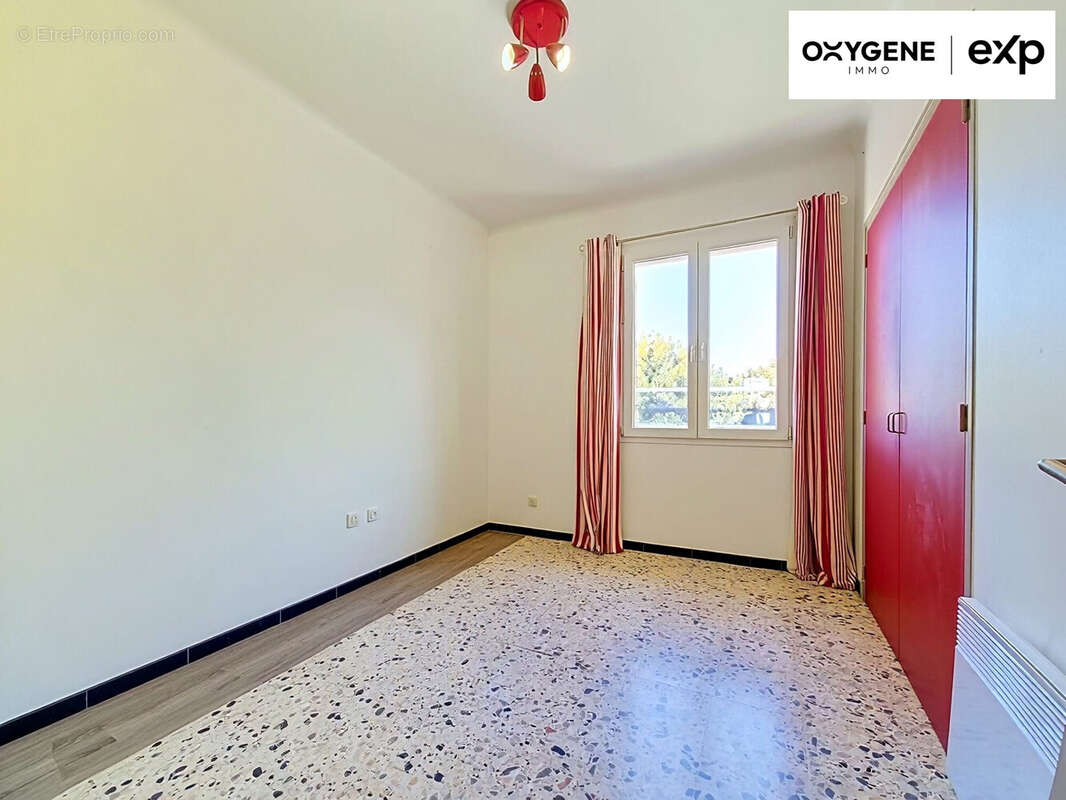 Maison 173 m² à Saint-Esteve  - photo 7