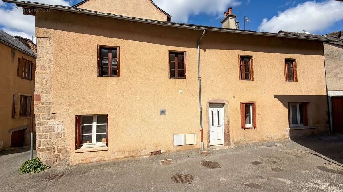 Maison à LE MONASTERE