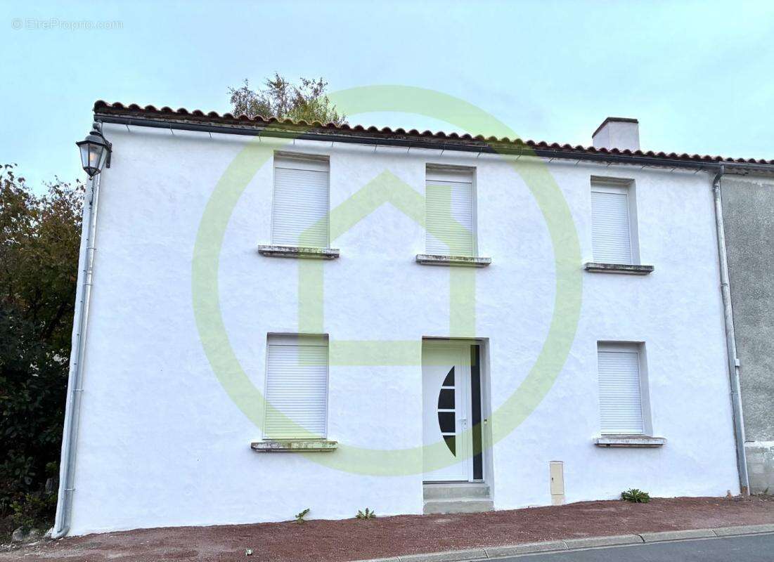 Maison à BEAULIEU-SOUS-LA-ROCHE