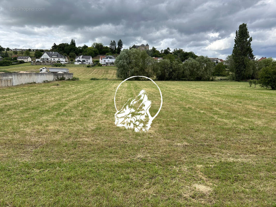 Terrain à LONGEVILLE-LES-SAINT-AVOLD