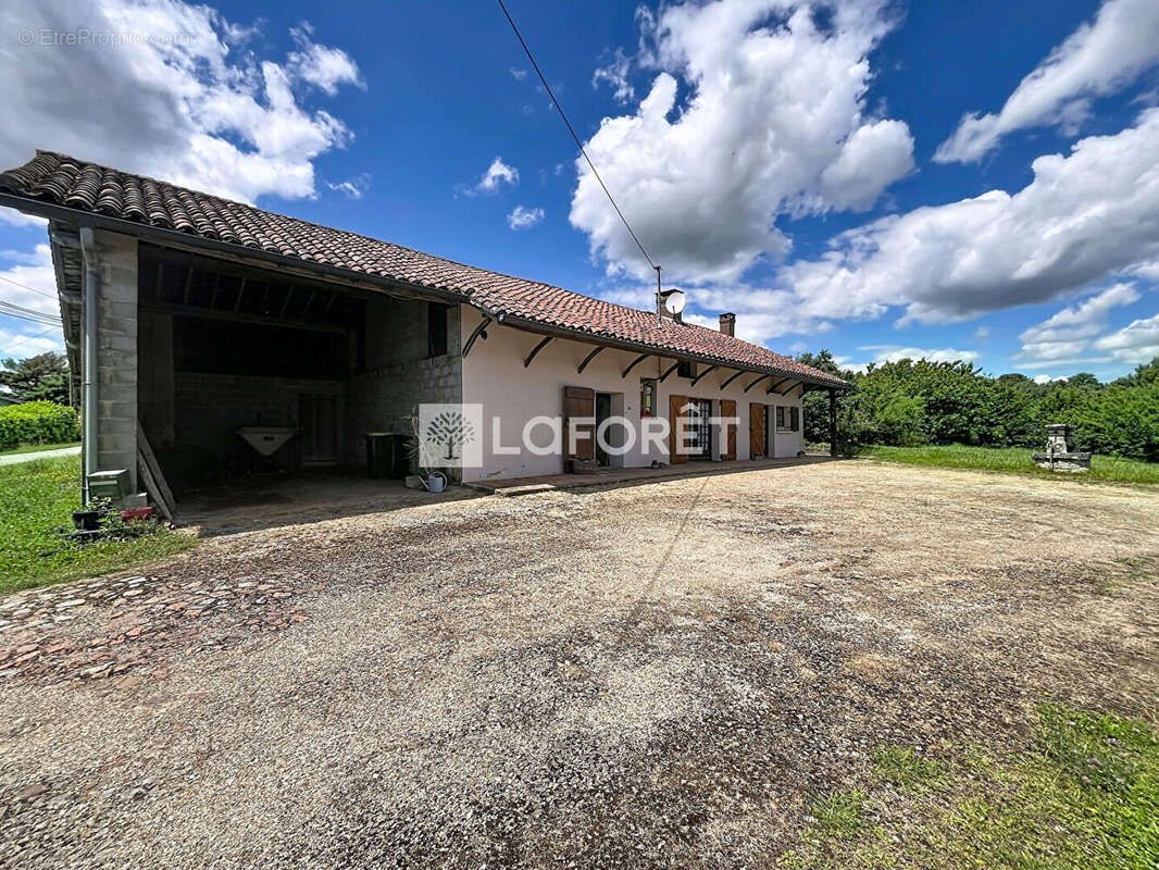 Maison à DOMMARTIN-LES-CUISEAUX