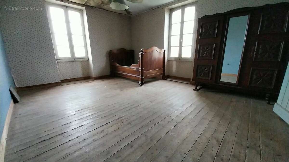 Maison à PUYLAROQUE