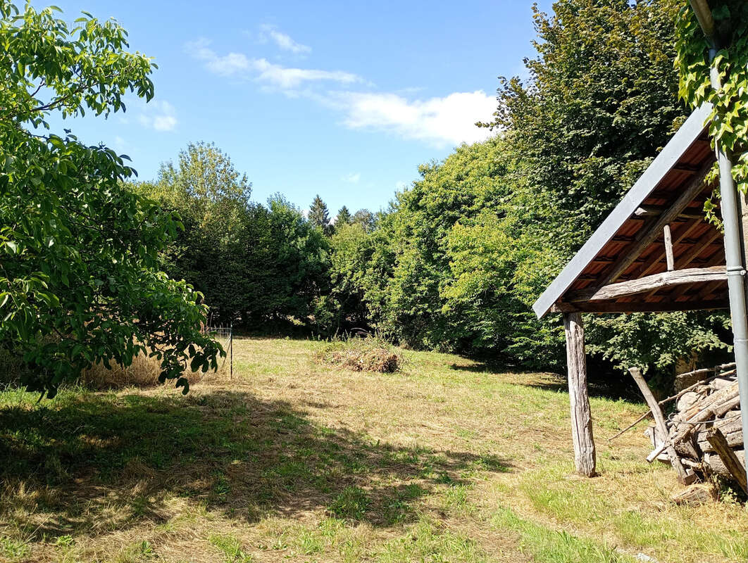 Maison indépendante en pierre de 70m2 sur un terrain de 2092 m2. - photo 9