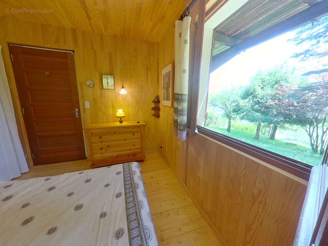 Maison à ENCHASTRAYES