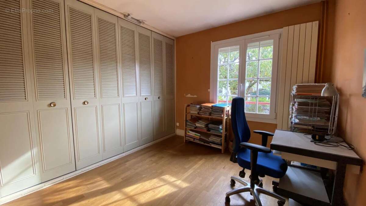 Maison à LES CLAYES-SOUS-BOIS