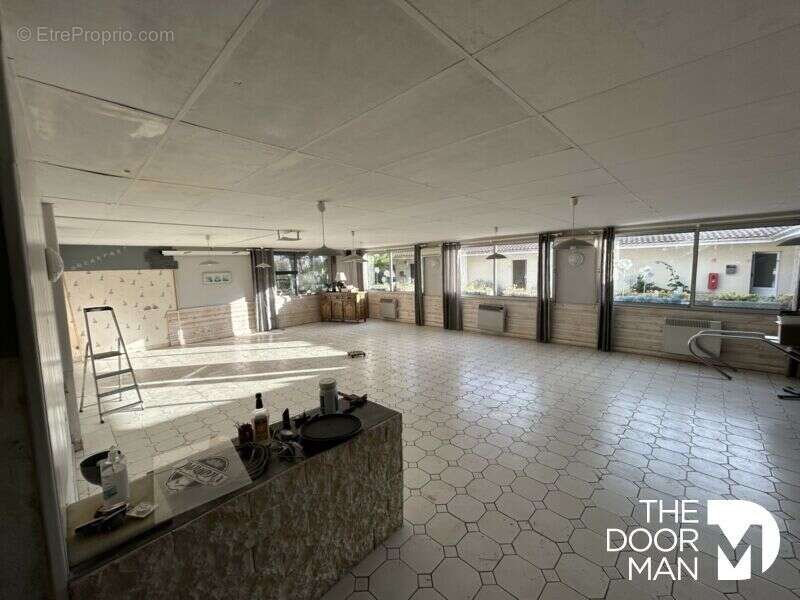 Commerce à SAINTE-SOULLE